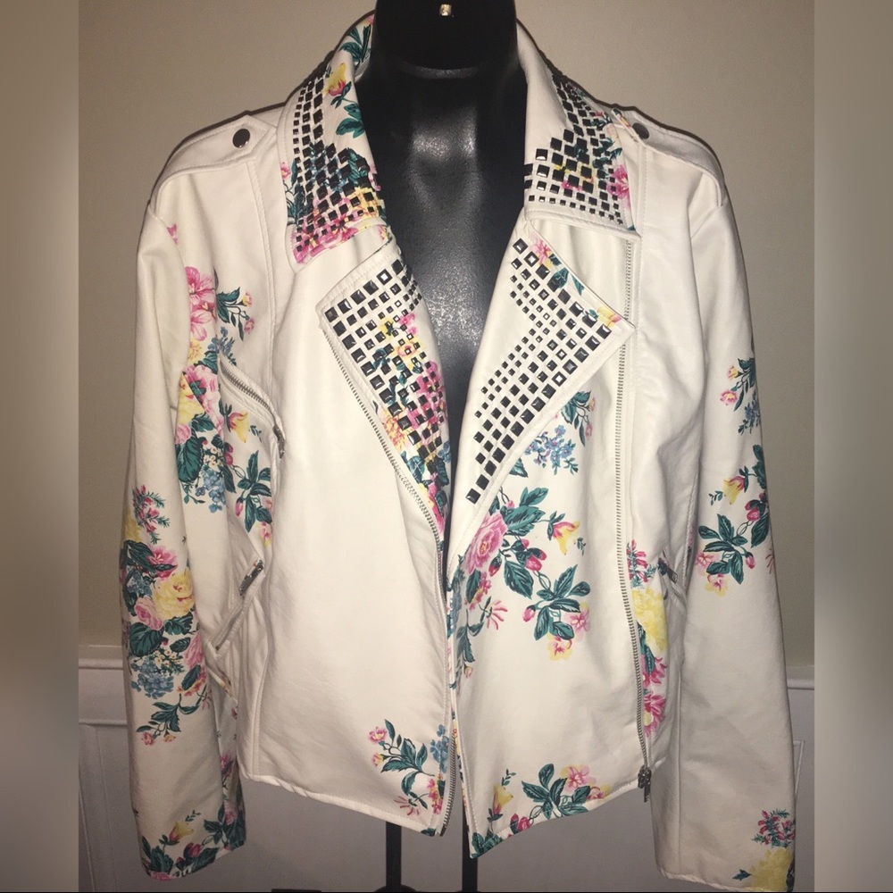 💐Ashley Nell Tipton Floral Faux Leather Jacket